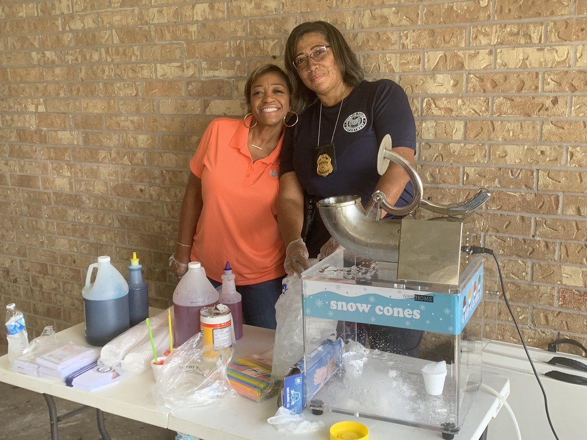 HPDOCAAALIAISON's tweet photo. Excited for our 1st Family First Fair at Westley Square Apartments at 7402 Calhoun Sunnyside Houston. We have Mental Health and Emotional Health and other Resources from HPD, Councilmember Carol Evans- Shabazz. @houstonpolice @AapolH @officeofcommunityaffairs https://t.co/s1DhyIwBiA
