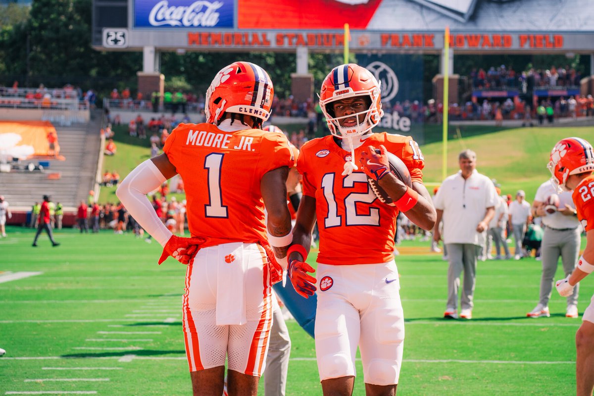 CUSportsMedia's tweet photo. 📸 Pregame Photo Gallery: Clemson vs. N.C. State! Kickoff is 15 mins away! 🏈🐅🔥
#ClemsonVsNCState #clemson #clemsonfootball #CLEMvNCST https://t.co/WLXBixfNbK
