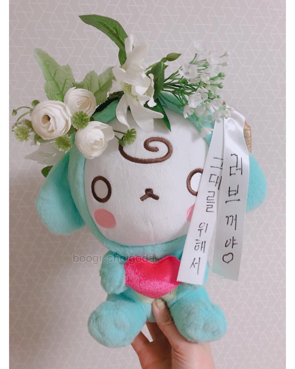 boogi_choigo68's tweet photo. 이거 기억하시는분들 계시나...종혀니가 만든 화관💙
그룹시절.트이타 안한 이슈로 비티만 안올라왔었는데..
그 당첨자.. 네.. 접니다...🥹 https://t.co/LZv6CgGbDI