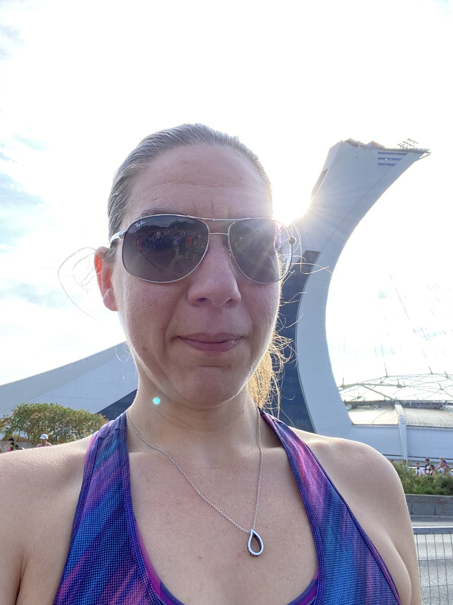 Me trying to keep life-work balance in check, here’s my happy face after a great 10km in Montreal💪🏻🏃🏼‍♀️ now let’s go back to these grants, shall we #newPI
