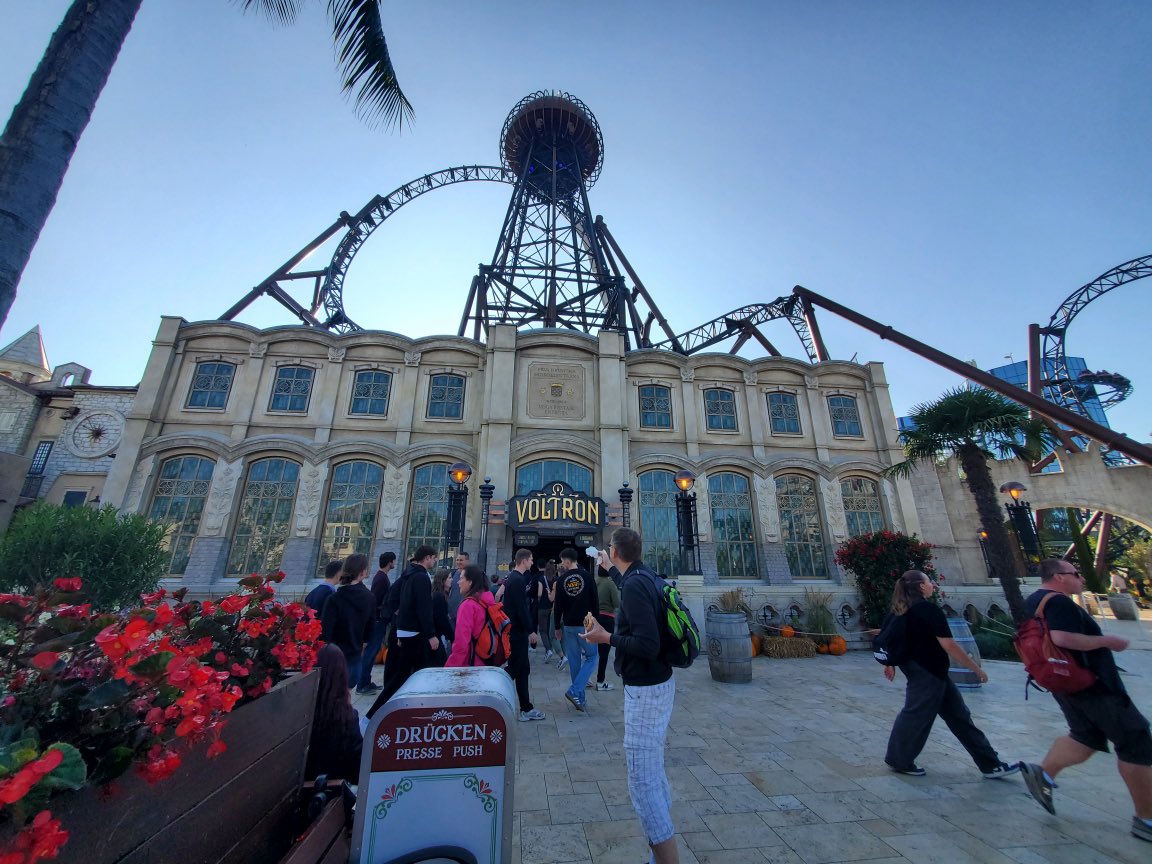 fitzsox's tweet photo. Loved Europa. Voltron is a Mack trying to be an RMC thriller and it worked. https://t.co/EETF6TcLUn