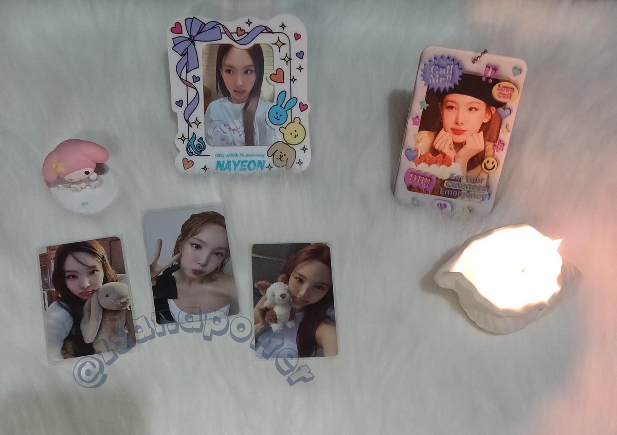 zsanapotter's tweet photo. happy birthday my love, the funniest person and my favorit person 🩵 

📝 : edisi gk ada kue, lilin pun jadi heheheheh 

#HappyNAYEONday
#대장토끼_나연_당근케익_먹는날
#NayeonGotThatMagic https://t.co/aFuf498jBk