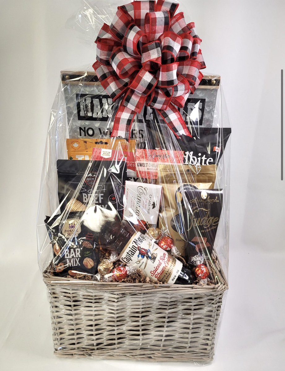 GiftitUp_'s tweet photo. Man Cave Rules Gift Basket 🤠🎁

Enjoy a bottle of  Captain Morgan spiced rum in the man cave and set the rules!  This is definitely a fun gift basket to receive and to give.
*Products made in Alberta 🇨🇦

https://t.co/g4ongepDB5 https://t.co/Kf0wPsMV2X