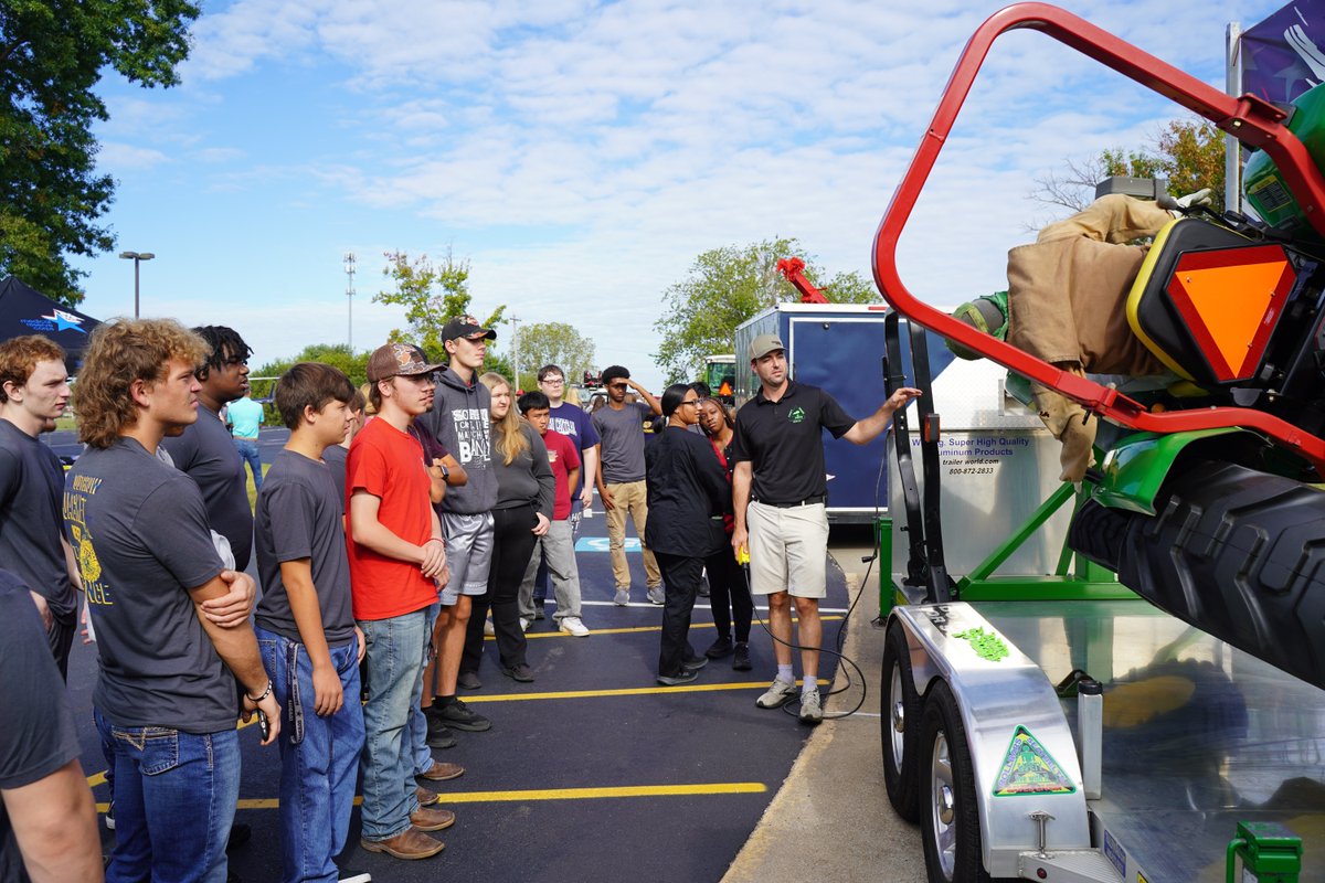 kentuckyag's tweet photo. Raising Hope and KDA helped celebrate Farm Safety &amp; Health Week with the second annual Farmers' Appreciation Day! It was great to see students, farmers, and community members come together to support the work of agriculturists across the state. #farmsafety #kentuckyag https://t.co/V0Ytydabyd