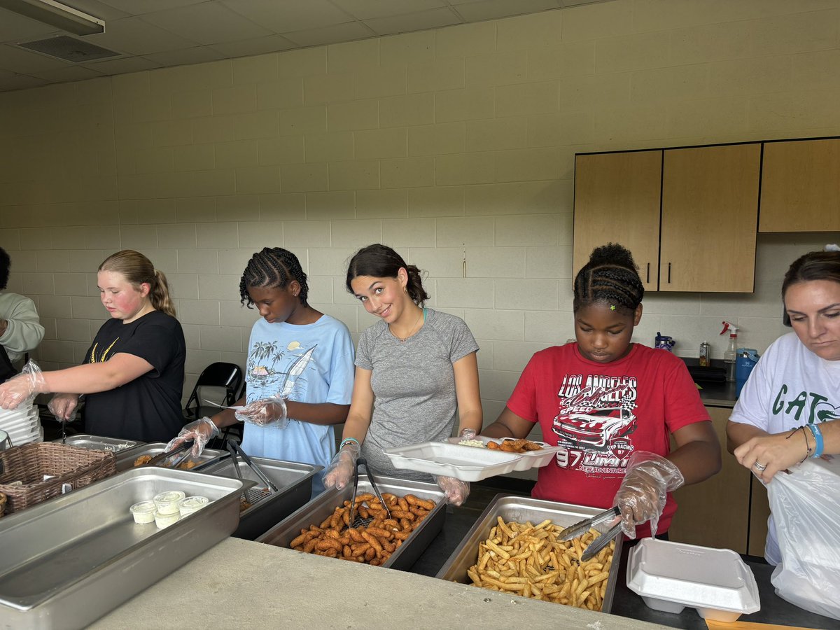 kabril81's tweet photo. Dutchman Creek’s Choral Program thanks everyone for their support in our Fish Fry Fundraiser! We were happy to provide lunch and dinner for so many families, staff, local teachers, and community members. The parent and student volunteers made the day delightful! @DutchmanCreekMS https://t.co/dGRwNEG0ij