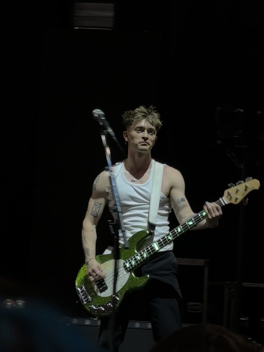 emiliemidd's tweet photo. @TheVampsCon this my application to be your personal photographer 😂 https://t.co/mVi1nBru7a