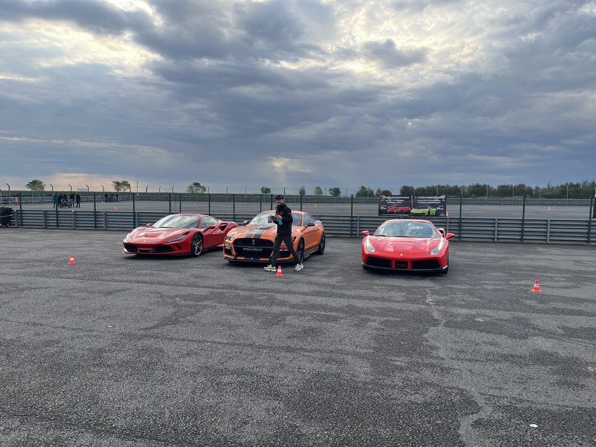 politicdisaster's tweet photo. Voilà, après une Gallardo, une Corvette C6 ZR1, une Alfa Romeo 4C, une Focus RS, … me voici au volant d’une Ferrari F8 Tributo. https://t.co/wvpyyuZ3Rz