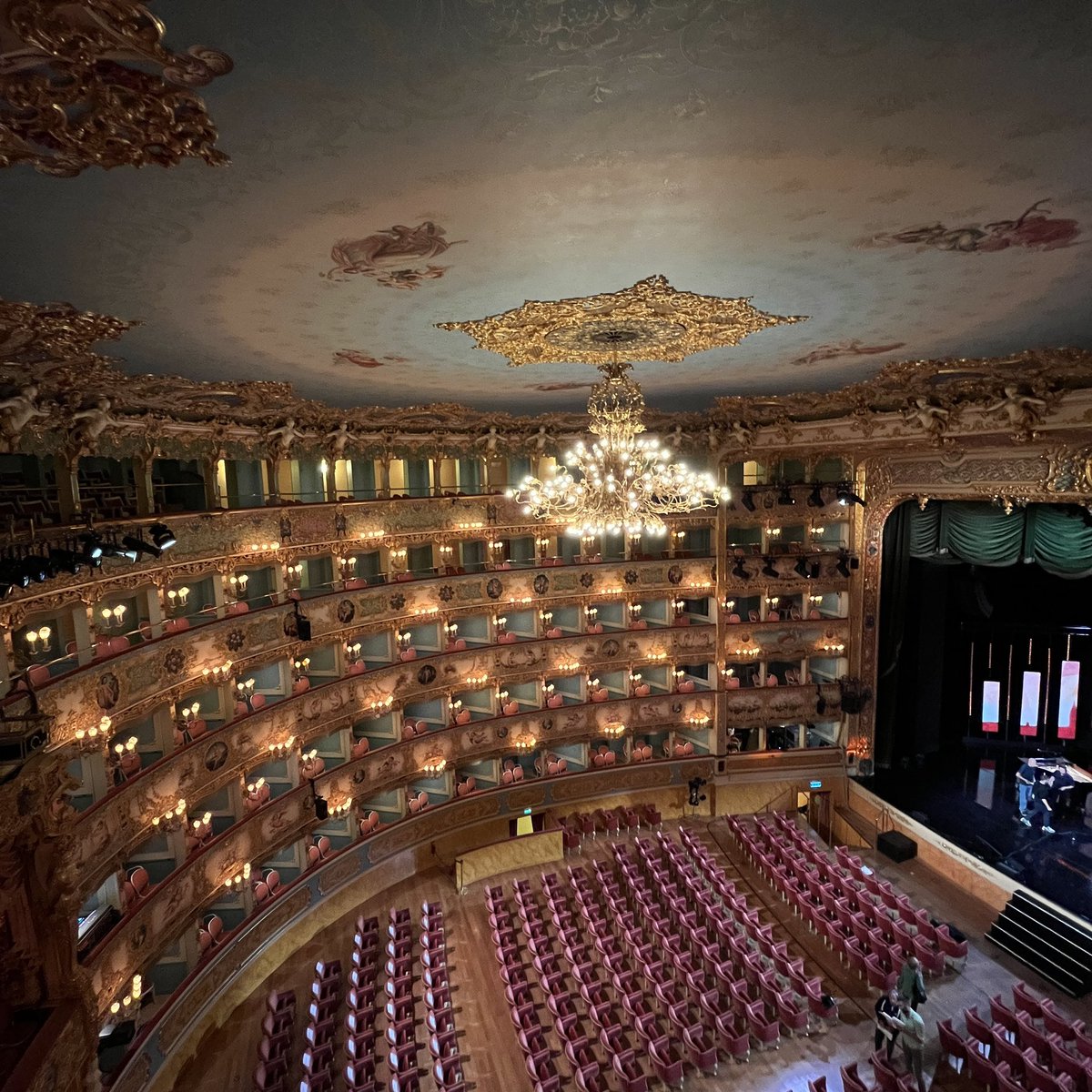 CommunityGroup_'s tweet image. Live dal @teatrolafenice per la Finale del @PremioCampiello 📚

Appuntamento alle 20:30 su @raicinque, per scoprire insieme il vincitore di uno dei più prestigiosi riconoscimenti letterari italiani. Siamo come sempre al fianco della #cultura e delle #imprese.