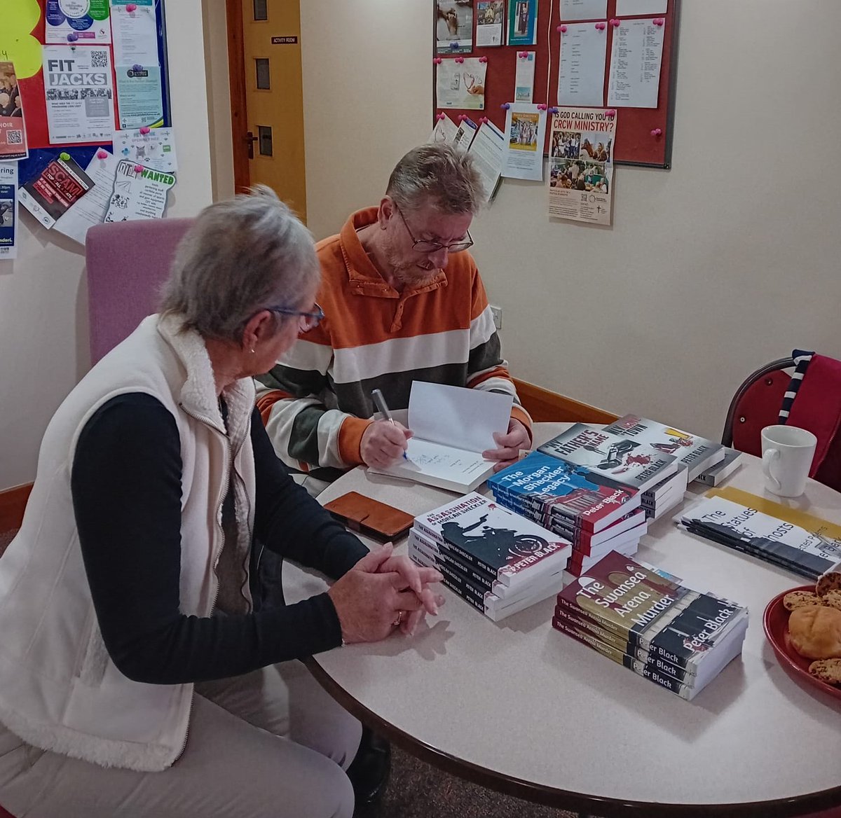 people_library's tweet photo. Thank you to @peterblackwales for making the time for a reading and book signing at today's community book group. "The Swansea Arena Murder" is another great read. Highly recommended.
https://t.co/5gcJTlMLng 
#SaturdayVibes #Swansea #booklaunch https://t.co/1yOgLmx27q