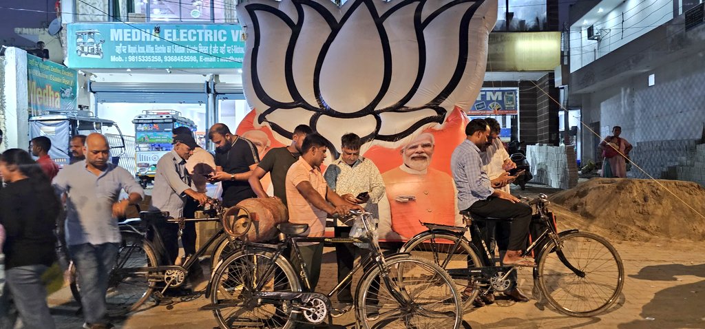 amitranabjp's tweet photo. आज भाजपा सदस्यता अभियान के तहत  हल्लोमाजरा (चंडीगढ़) में साथियों संग कैम्प लगाया। देर रात तक स्थानीय निवासियों द्वारा सदस्यता ग्रहण की गई। 

@narendramodi @AmitShah @arunsoodbjp @SanjayTandonBJP @BJP4India @BJP4Chandigarh @DevshaliShakti @saudansinghbjp @AshokParnamiBJP https://t.co/jmVvy8gLVY