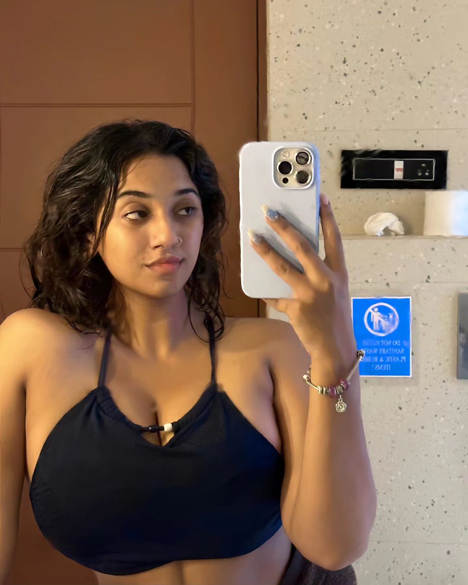 https_tequilaaa's tweet image. Sparkle every single day🔥✨