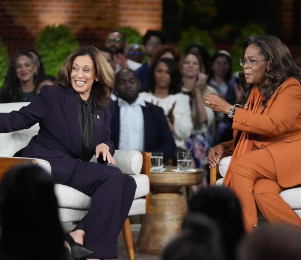 thrasherxy's tweet photo. What does an Overseer Class look like? A billionaire and a POTUS candidate laughing (!) abt the Castle Doctrine & stoking fears abt needing to shoot home invaders in ways more effective than Ronald Reagan or George Zimmerman ever could by cynically using race & gender for cover https://t.co/GCSOE6kh29