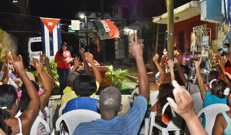 YeroChao's tweet photo. @LaCmkc
#StgodeCuba Entra en su segundo día el proceso de rendición de cuenta del delegado a sus electores. https://t.co/B3J9PuH3Vb