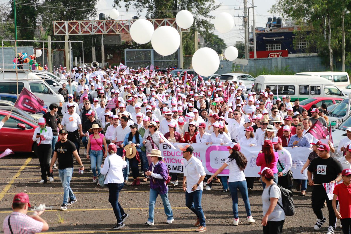 ARBedolla's tweet photo. Desde temprano, las y los asistentes al Tercer Informe de Gobierno han estado llegando al Estadio Morelos para presenciar este evento popular desde donde daremos cuenta de los logros alcanzados durante nuestra administración.
#MichoacánEsMejor https://t.co/ec7lXHpMUj