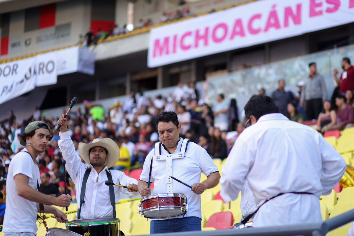 ARBedolla's tweet photo. Desde temprano, las y los asistentes al Tercer Informe de Gobierno han estado llegando al Estadio Morelos para presenciar este evento popular desde donde daremos cuenta de los logros alcanzados durante nuestra administración.
#MichoacánEsMejor https://t.co/ec7lXHpMUj