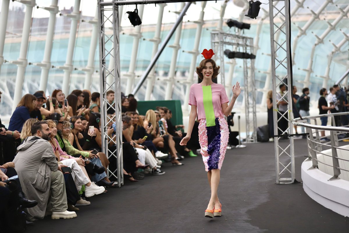 RotativoUCHCEU's tweet photo. 👉🏻Un año más Agatha Ruiz de la Prada con sus inconfundibles diseños en el @clecff 💝

📸 @paaula_her 
#️⃣ #SomosCEU #Clecff #Celcfashionfestival https://t.co/MrHRBRs53v