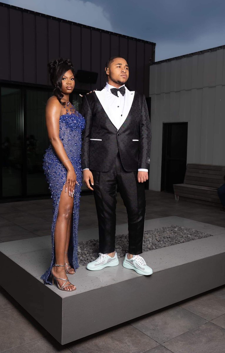 SMH_ATELIER's tweet image. "Wearing a black and white custom designer suit to prom from Sean M Horton Atelier: Because who needs a red carpet when you’ve got this level of style? 💃🕺 #PromPerfection #BlackAndWhite #SeanMHortonAtelier"