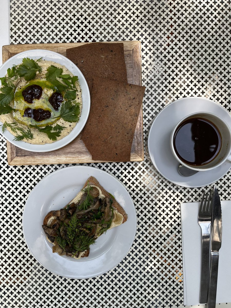 carolvirusss's tweet image. LAS FLORES