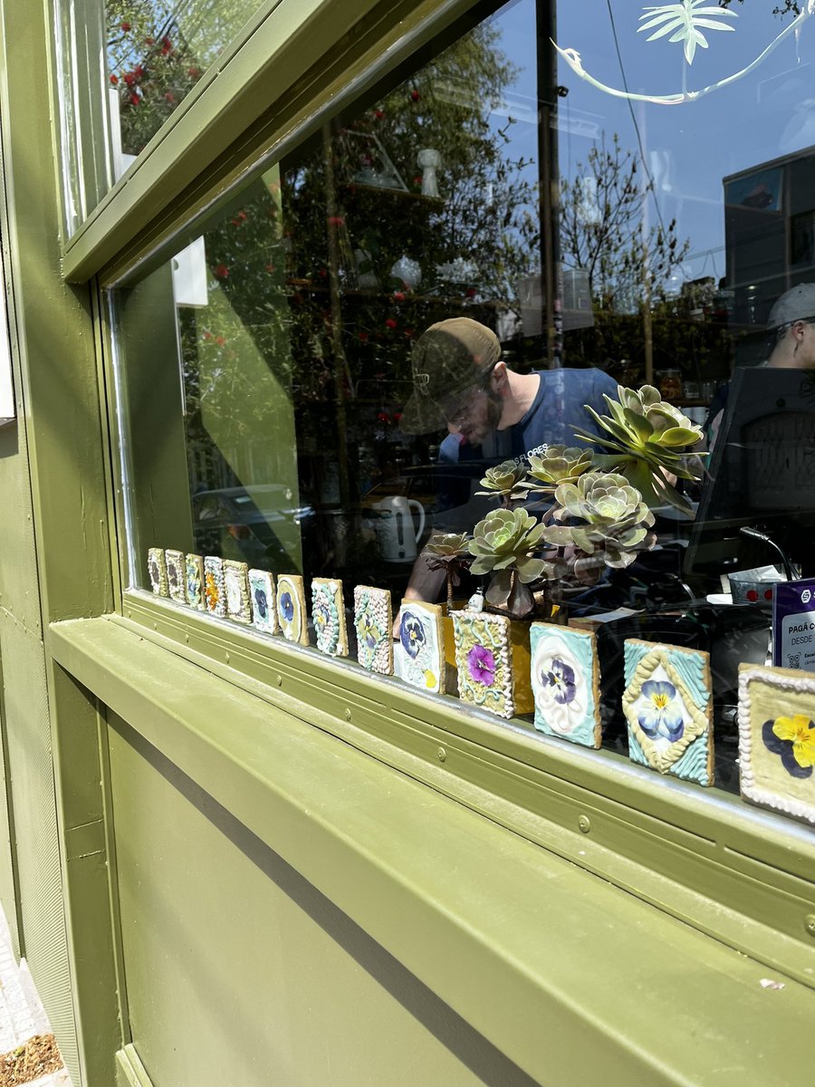 carolvirusss's tweet image. LAS FLORES