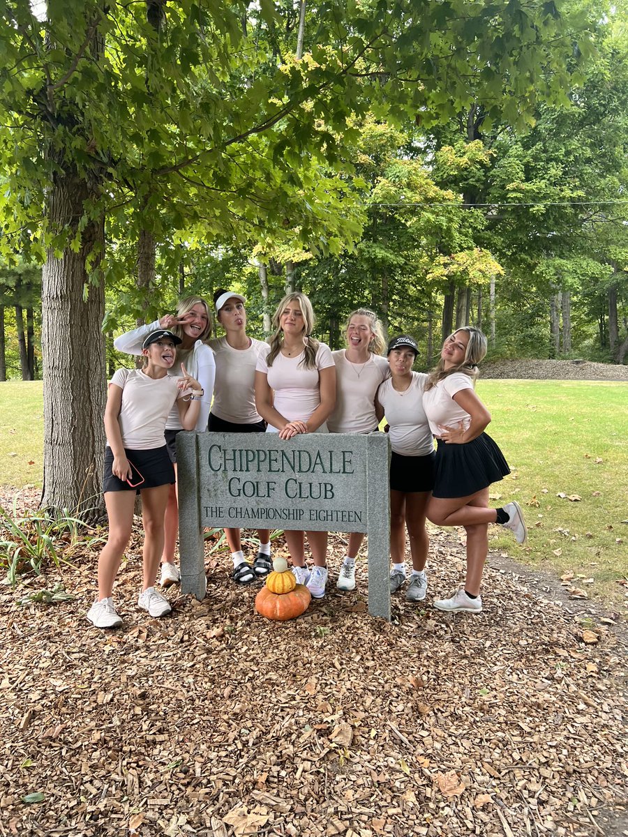 golfpanthers's tweet photo. What a fun end to the golf season! We had such a great year, and cannot wait to watch Grace at Regionals!!!!

Thanks to E.J. Tolle, Jim Humphrey, and all the parents that supported us this season #pantherpride  💚⛳️ https://t.co/OfZh8DfJKh