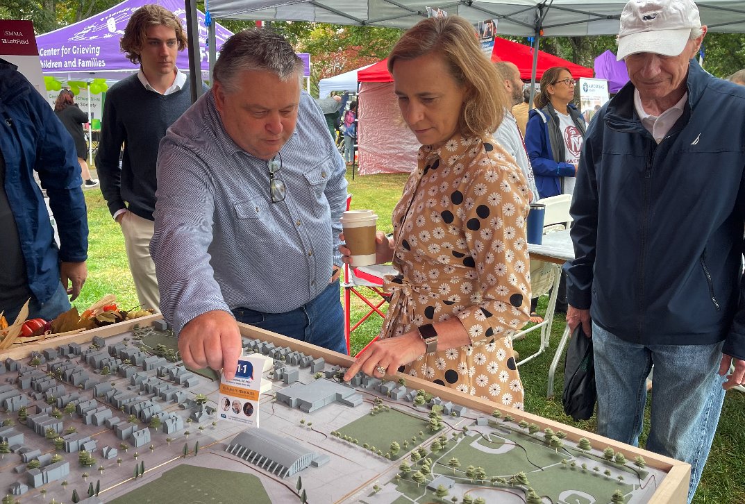 JoyceCraigNH's tweet photo. Exciting things happening all day long in Manchester! Manchester Citywide Arts Festival, CelebrateEd, and Granite State ComicCon. The rain is letting up, so be sure to come downtown! #NHPolitics https://t.co/fWa7LPVlrS