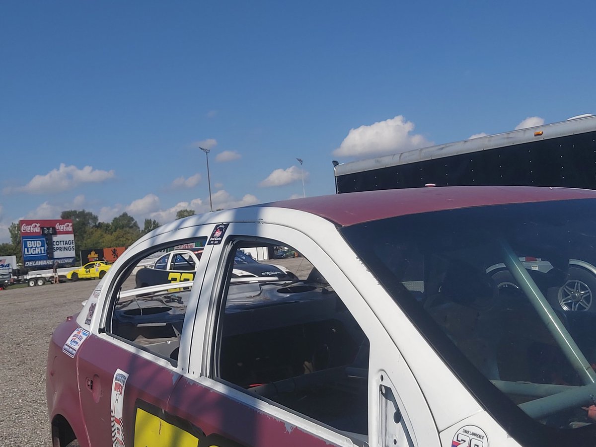 GrittyMoSports's tweet image. Our last race at Delaware this year, it's the Double Major! The Championship Race and then The Pumpkin Smasher! 

Bad news: We couldnt get the motor running and can't run our normal car.

Good news: We thought to bring a backup car this time.

Green flag at 230pm!