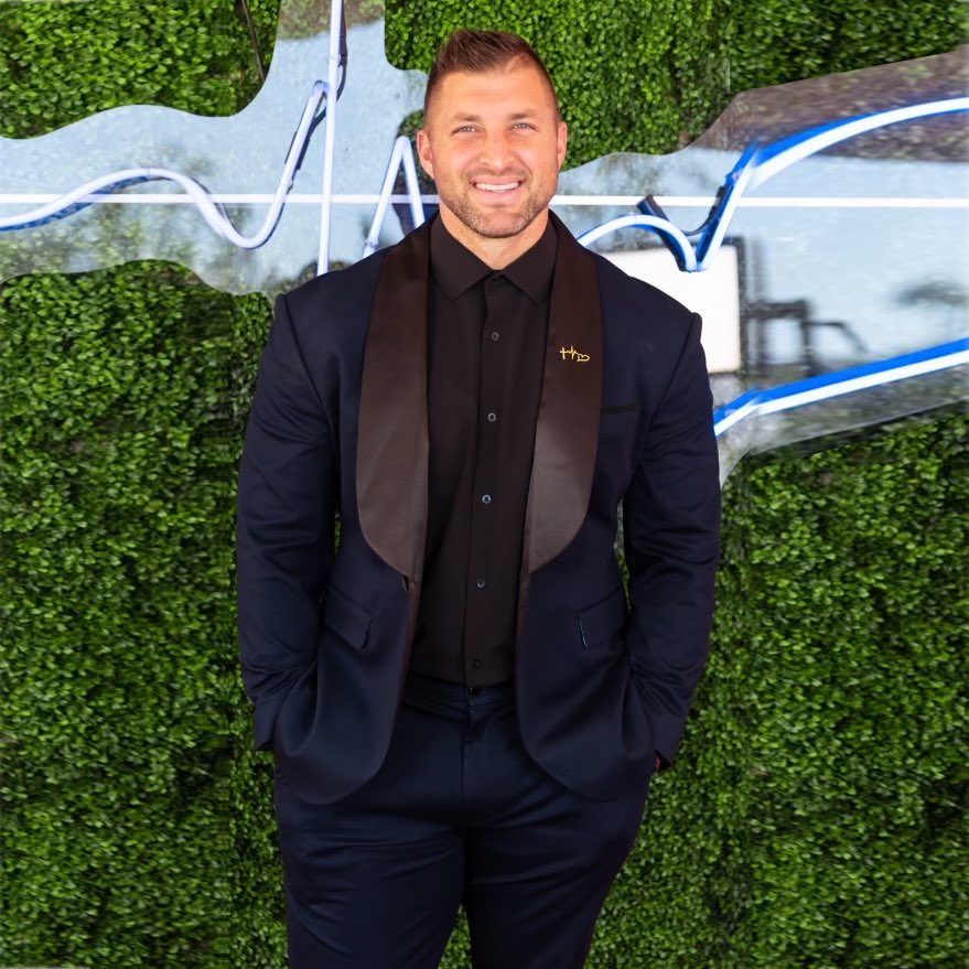 StateAndLiberty's tweet photo. If you’re tossing on the tv prior to college football Saturdays, you’re guaranteed to see guys like Tim Tebow rocking the best suits in the game. #stateandlib #stretchsuits https://t.co/SPIiSAfF0W