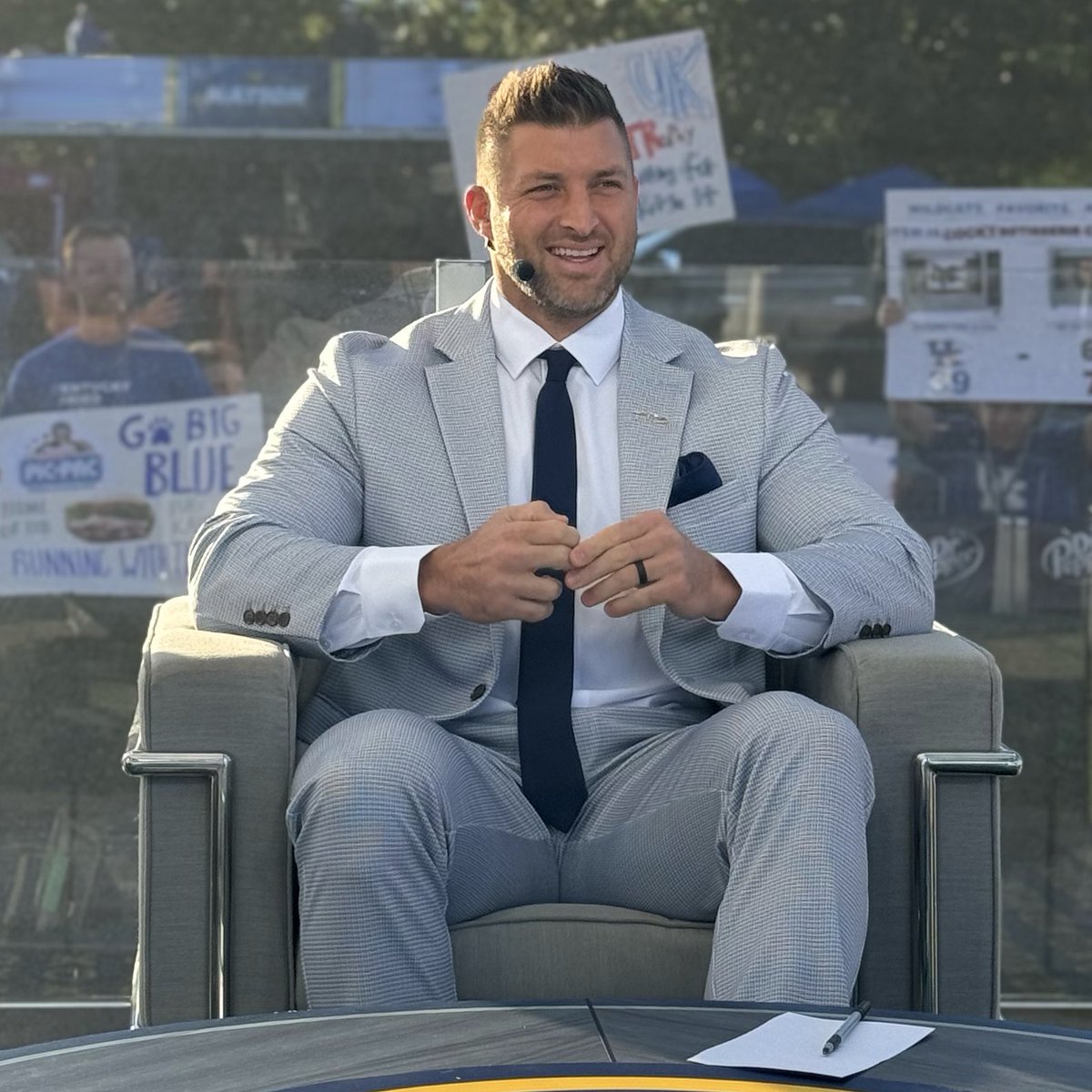 StateAndLiberty's tweet photo. If you’re tossing on the tv prior to college football Saturdays, you’re guaranteed to see guys like Tim Tebow rocking the best suits in the game. #stateandlib #stretchsuits https://t.co/SPIiSAfF0W