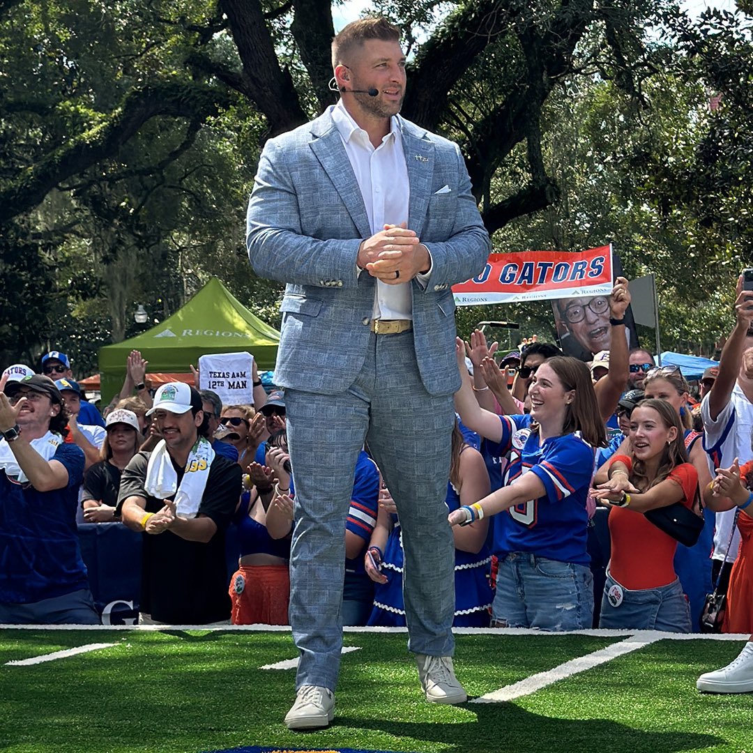 StateAndLiberty's tweet photo. If you’re tossing on the tv prior to college football Saturdays, you’re guaranteed to see guys like Tim Tebow rocking the best suits in the game. #stateandlib #stretchsuits https://t.co/SPIiSAfF0W