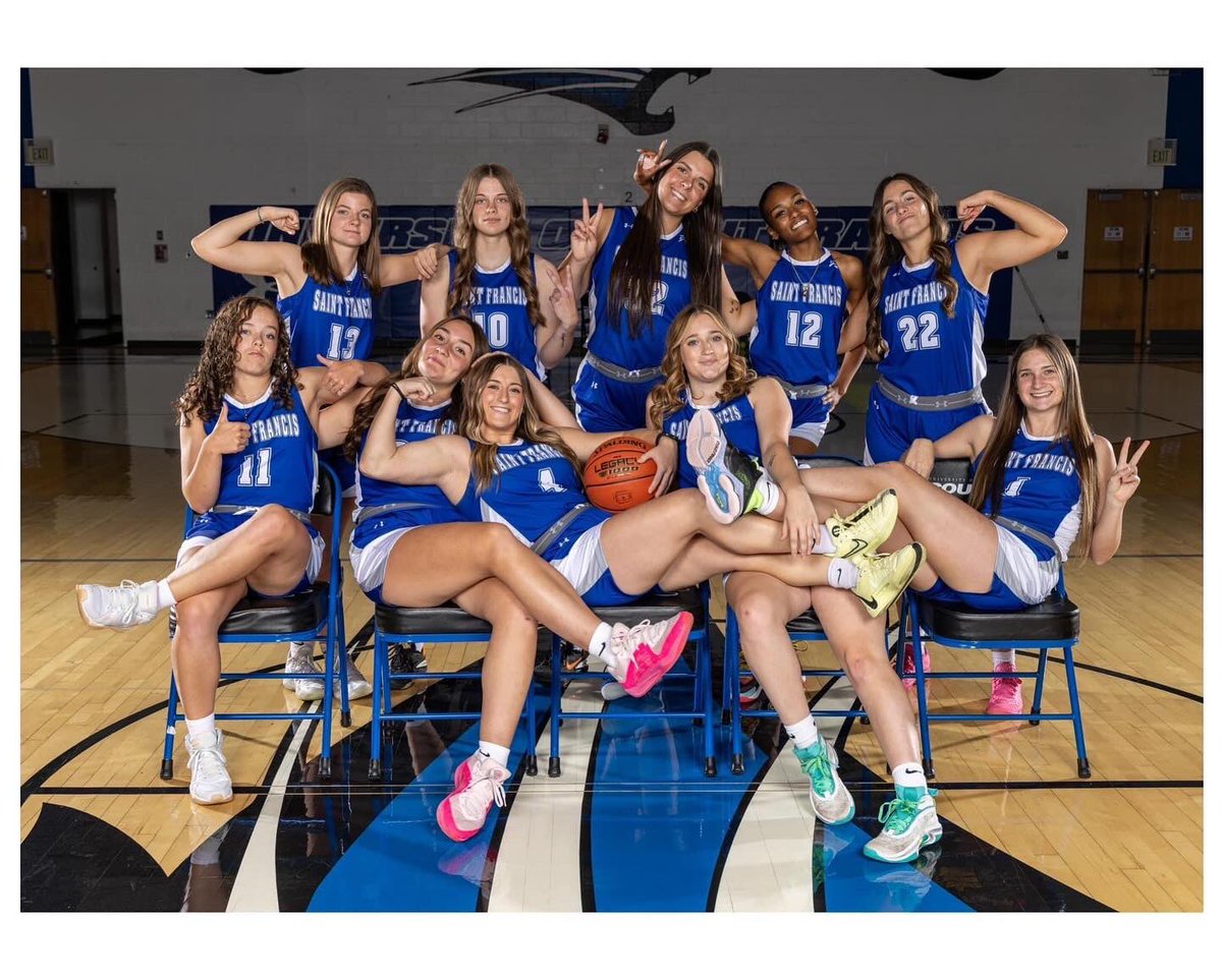 Christi34329402's tweet photo. #year2differentview #strivetothetop #makeadifference It doesn’t matter where you start it matters where you finish!! 💜🤍💙🏀⛹️‍♀️😍🤩😎❤️ https://t.co/swqPaiRfD3