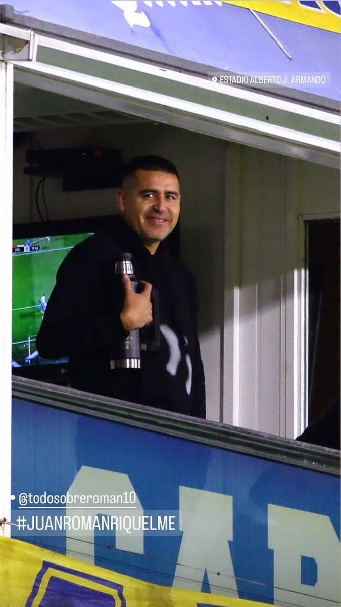 SantiTrottaCABJ's tweet photo. ÁNDATE A LA PUTA QUE TE RE MIL PARIÓ RIQUELME, ESTÁS HACIENDO MIERDA AL CLUB https://t.co/mPFNIxzbR8
