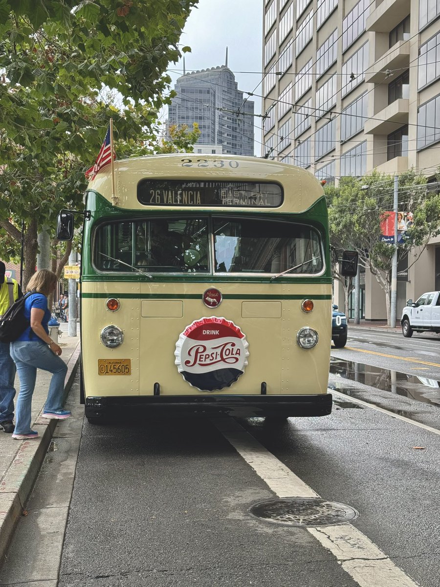 TheDragonRider's tweet photo. @BrokeAssStuart @SFMTA_Muni Gotta love MUNI Heritage Day! https://t.co/zW5IPNXFvp