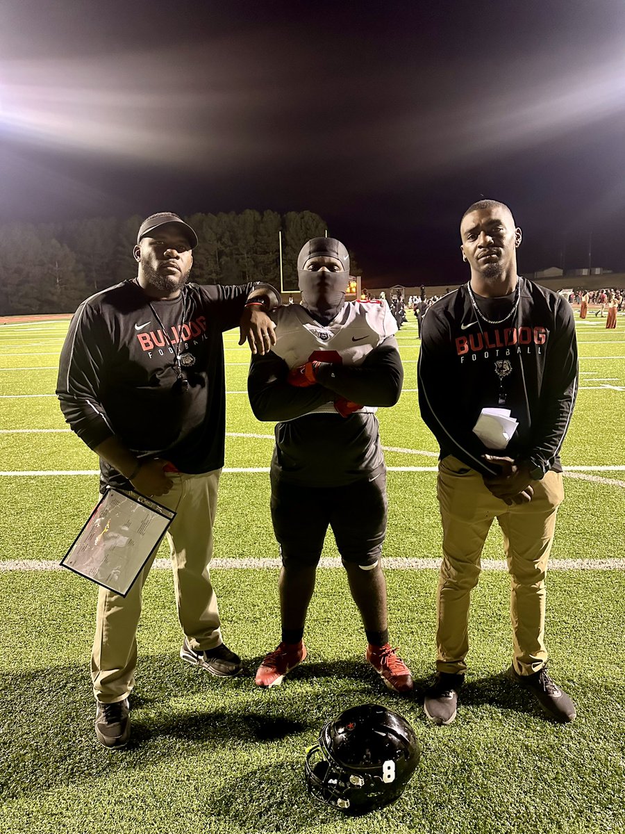 CoachBell15's tweet photo. Big week for the Bulldawgs!!! Ga High School of the Week for win against Stephenson… 5 picks on D this week. 2 for a Tuddie 4 by my LBs 💪 https://t.co/xNBM1xAWmU