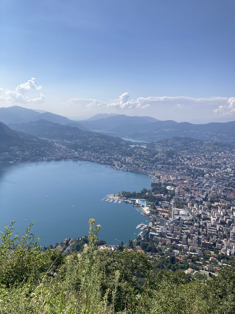 Cara Lugano, sei efficiente, sei puntuale. Ogni persona, dal cameriere all’autista del bus, è estremamente competente nel suo lavoro. Ogni cosa funziona a regola d’arte, fai sentire al sicuro. Lugano sei cara, carissima, ma ti meriti ogni singolo Franco Svizzero.