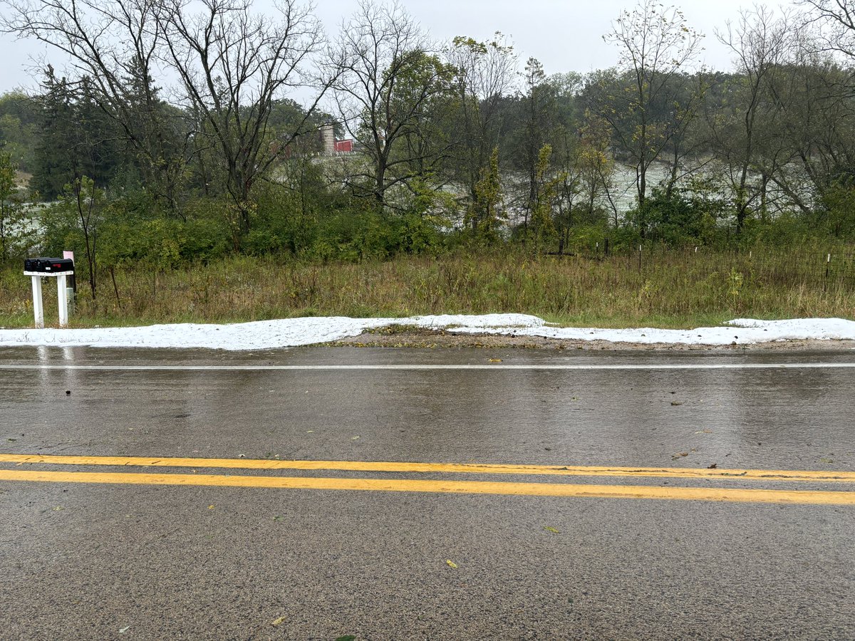 lampsmith's tweet photo. @NWSMilwaukee Hail on the ground between Mt. Horeb &amp; Mount Vernon. Looking a lot like Christmas https://t.co/7OLvh6JuKR