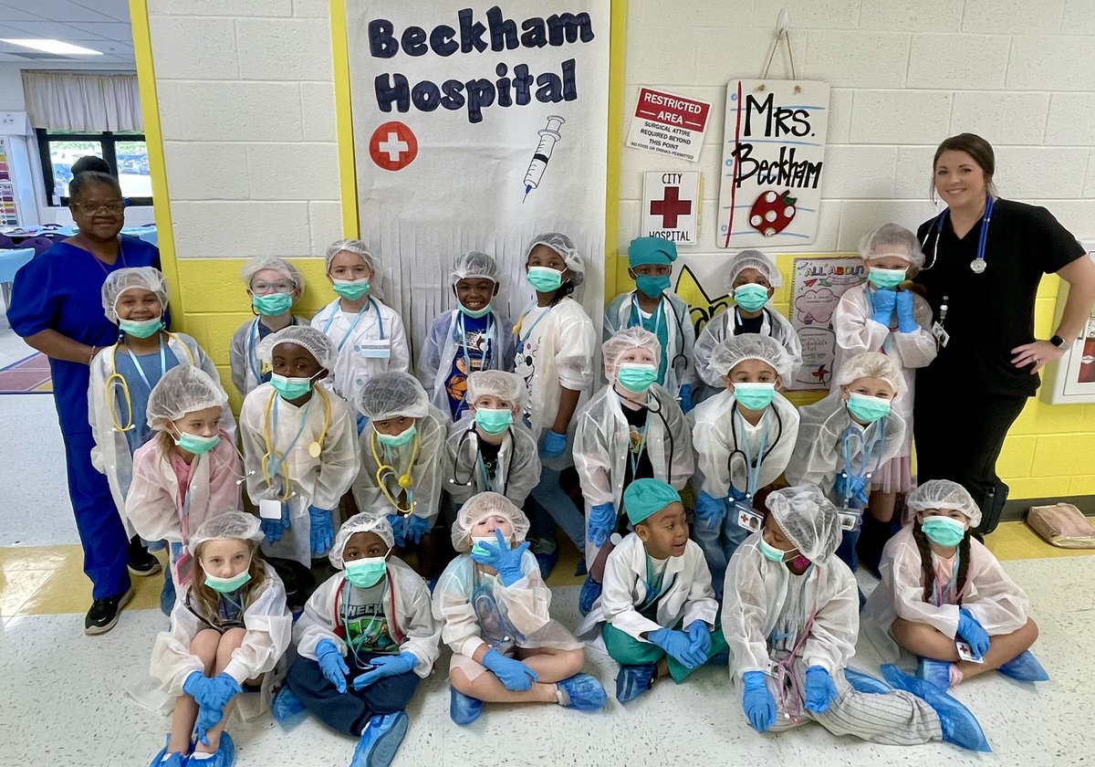 TweetDCS_DCPS's tweet image. Our first grade team had the best surgery day with the cutest doctors to end our CKLA Human Body unit! 👩🏼⚕️🩻👨🏾⚕️💉💊🩸🫁🧠 #TeamDCS