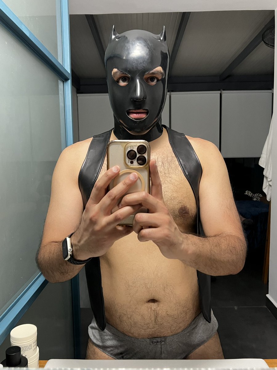 Maskedarchitec1's tweet photo. 😈 {Licking Mexican Kinky Men: @maskedarchitect with the sexy @RubberOrion becoming @slickitup devils}😈 #latexdevils https://t.co/5h3glfHeR5