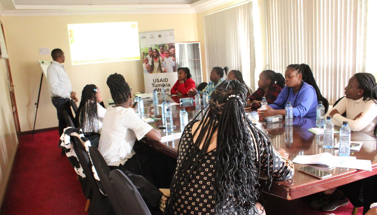 cheerupprogram's tweet photo. #USAIDTumikiaMtoto #DREAMS project mentors during a 2-day refresher training. This offered more insight on: ✅Gender Based Violence sensitizaion
✅Reproductive Health Education
 The mentors are expected to cascade the same to Adolescent Girls and Young Women (AGYW).. https://t.co/6LBDBxswS1