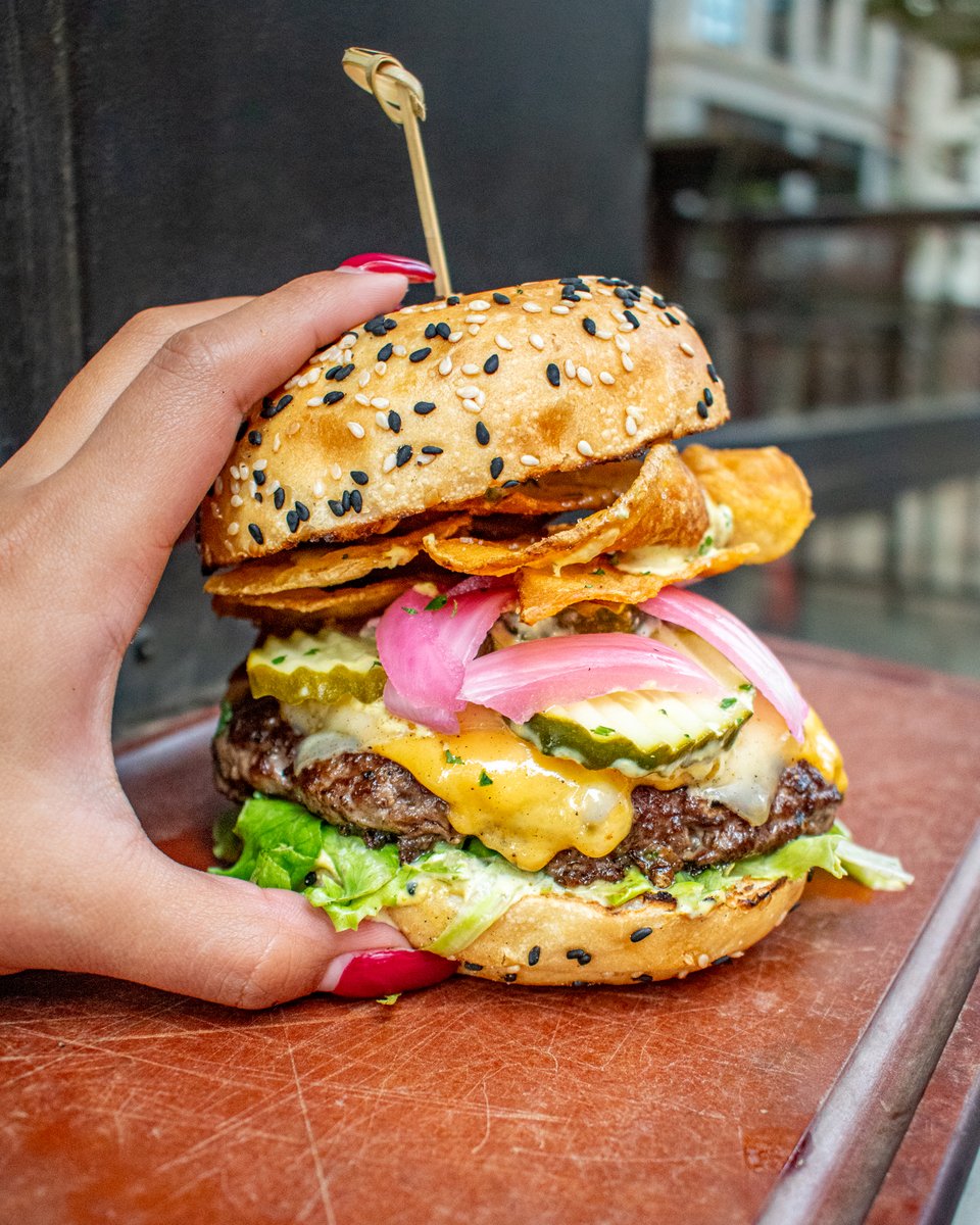 Alert your taste buds and buckle up—“CHEDDAR DAYS ARE COMING” is crashing the party at HAMBRGR Ottawa St. 😍#CHEFSMASH 

7oz Patty
'Merican &amp; Cheddar Cheese
Pickled Onions
Kettle Chips
Pickles
BRGR Sauce
Iceberg Lettuce

This cheesy wonder is available only until October 2nd!