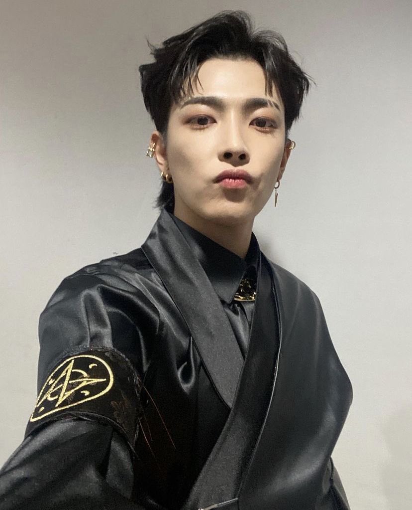 hourly hongjoong tweet media