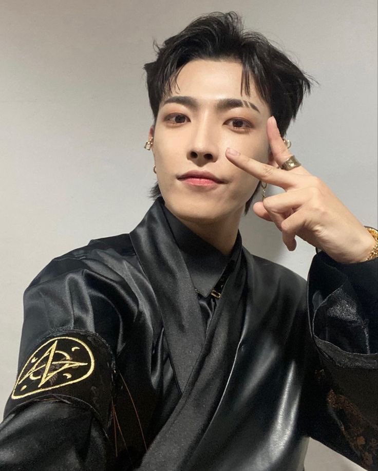 hourly hongjoong tweet media