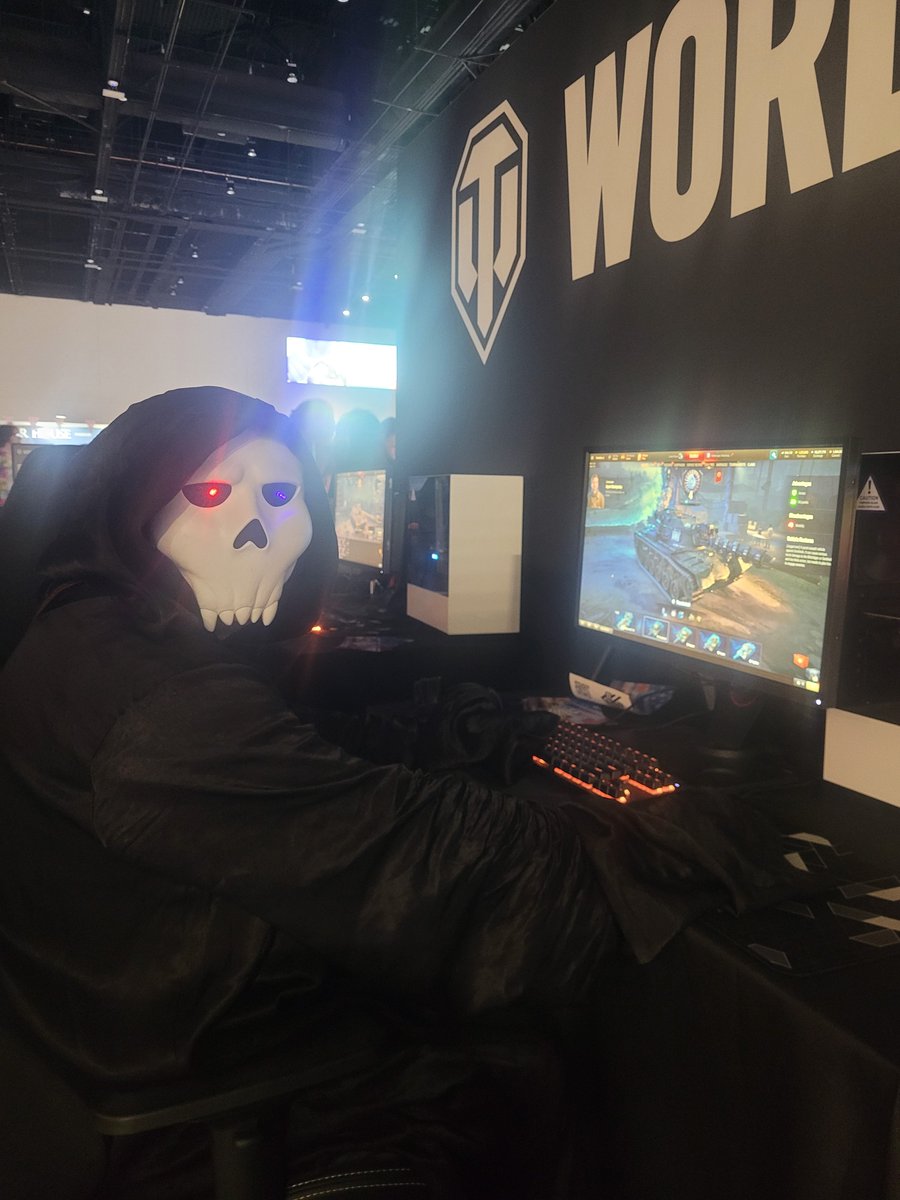 Don't tell my boss I'm slacking off. I need to defeat the enemy team.