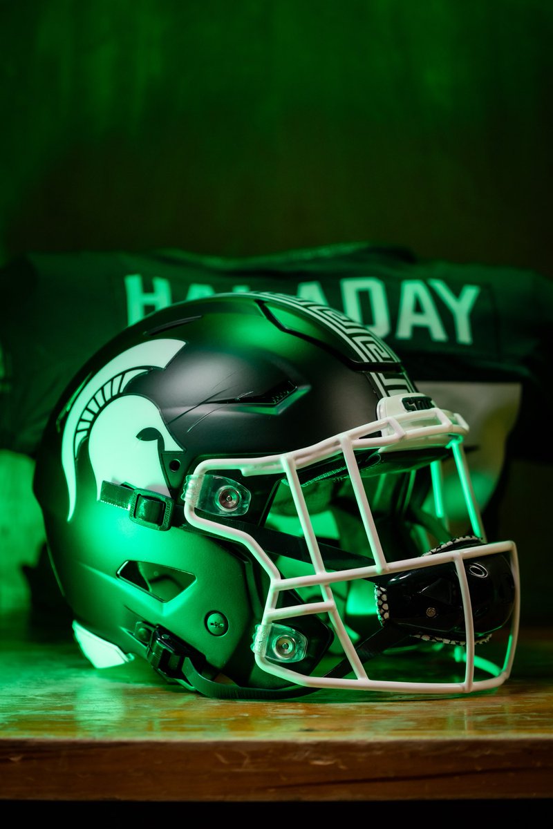 MSU_Football's tweet photo. ready for action https://t.co/LjPzfQ3AZD