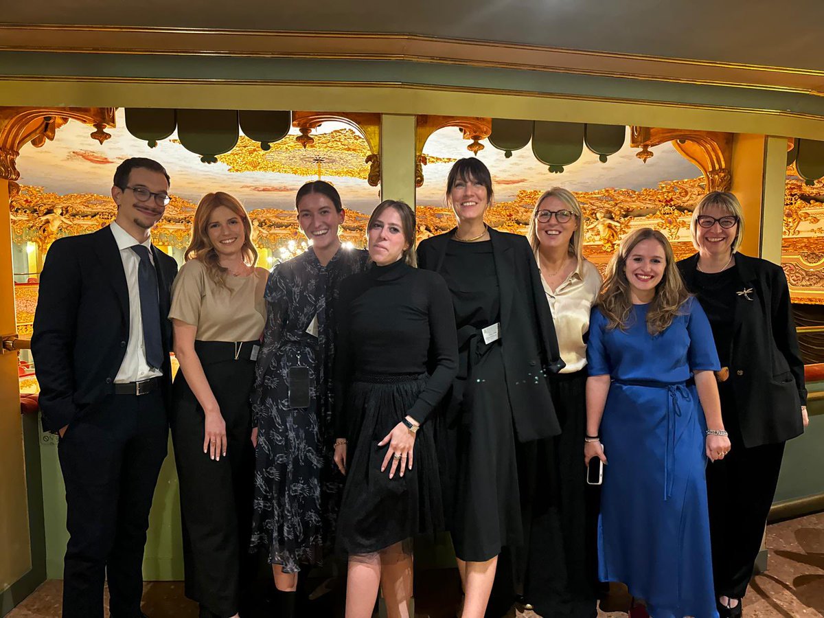 CommunityGroup_'s tweet image. Il team di #Community al @teatrolafenice per la finale del @PremioCampiello 
✅ sala stampa gremita
📲 social media live

Congratulazioni alla vincitrice Federica Manzon con “Alma” edito da @feltrinellied!