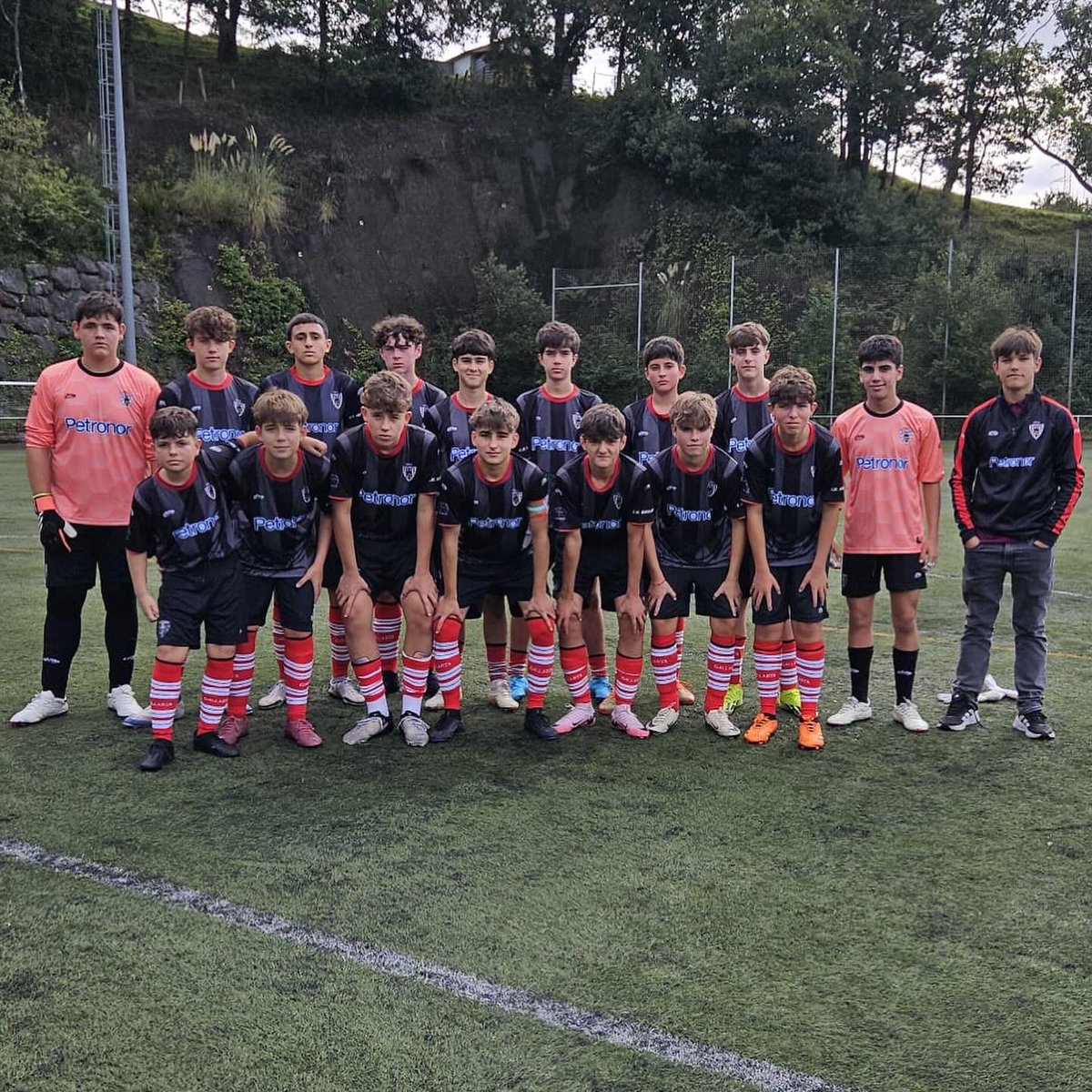 No puedo pedir más de lo que ha hecho hoy este equipo, dejarse el alma por nuestro Gallarta.

Primera parte condicionada por las ansias de la primera jornada, pero una segunda parte que hemos disfrutado todos los que estábamos allí presentes.

Forza CDG ⚒️❤️🤍