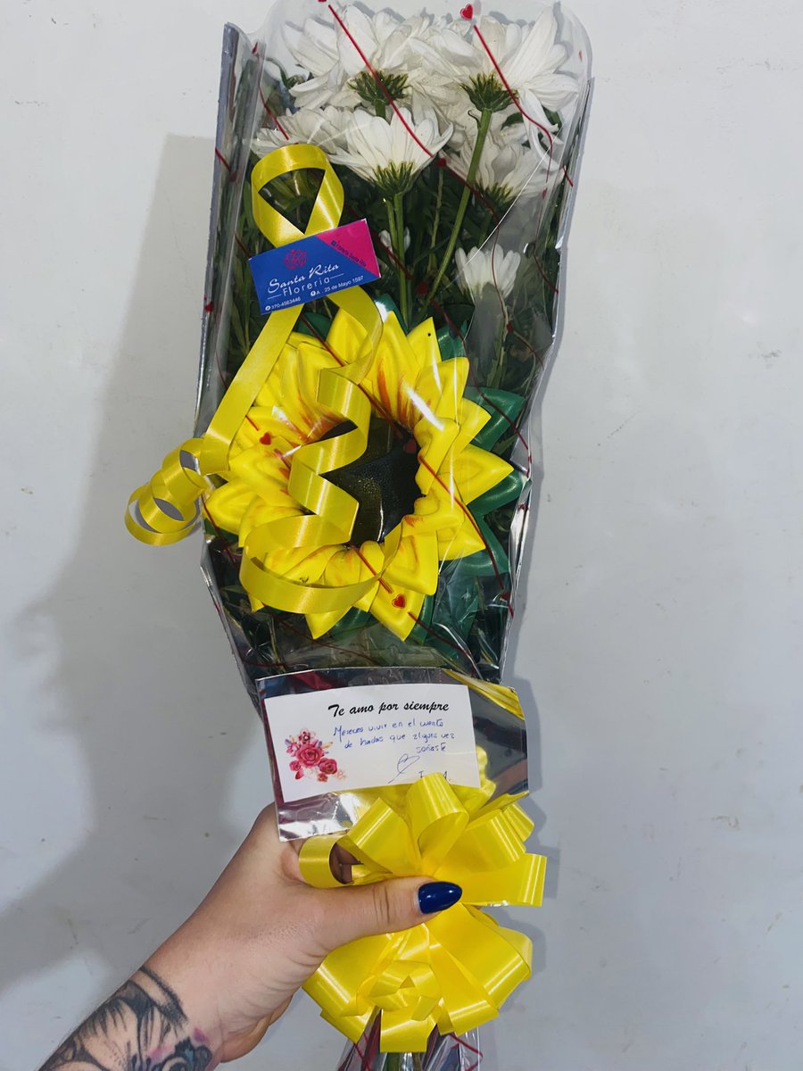 Me explota el corazón de amor, tengo la amistad más hermosa del mundo. Les desearía un Facu pero ya esta en mi vida y no quiero que se vaya nunca 💛.
~Haz que tu cuento valga la pena~