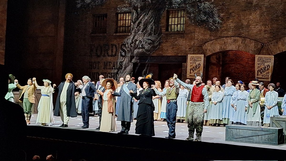 JPForceville's tweet photo. Il nous avait déjà enchanté dans Adriana Lecouvreur et il est prodigieux dans le #Fastaff de @operadeparis
On retrouve avec plaisir la mise en scène de D. Pitoiset qui fonctionne toujours aussi bien depuis 2003.
M. Schonwandt mène efficacement l'orchestre. https://t.co/3BuYsNCepy