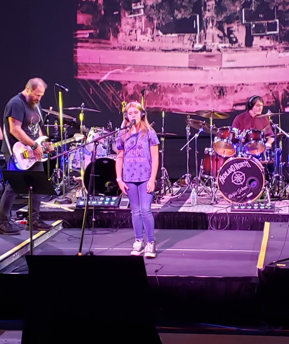 hnmgso07's tweet image. Highlights from FACEMELT!!! Thank you all for coming to see these awesome rockers! Be sure to stay updated for more HNMA events!!!

#highlandnorthmusic #facemelt #studentconcert #musicacademy #downtowngreensboro #greensboromusic