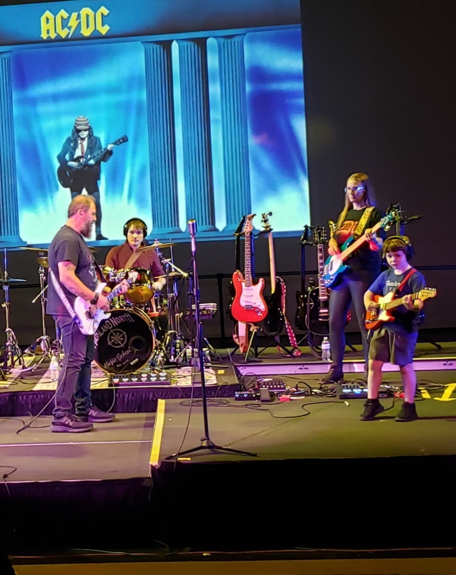 hnmgso07's tweet image. Highlights from FACEMELT!!! Thank you all for coming to see these awesome rockers! Be sure to stay updated for more HNMA events!!!

#highlandnorthmusic #facemelt #studentconcert #musicacademy #downtowngreensboro #greensboromusic