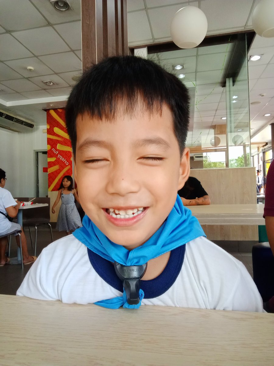 kittykitikitkit's tweet photo. see that boy? is very hilig ug Jollibee 🍔

my everyday kaaway is so big na 🤧💖✨ https://t.co/F8As63rX1T